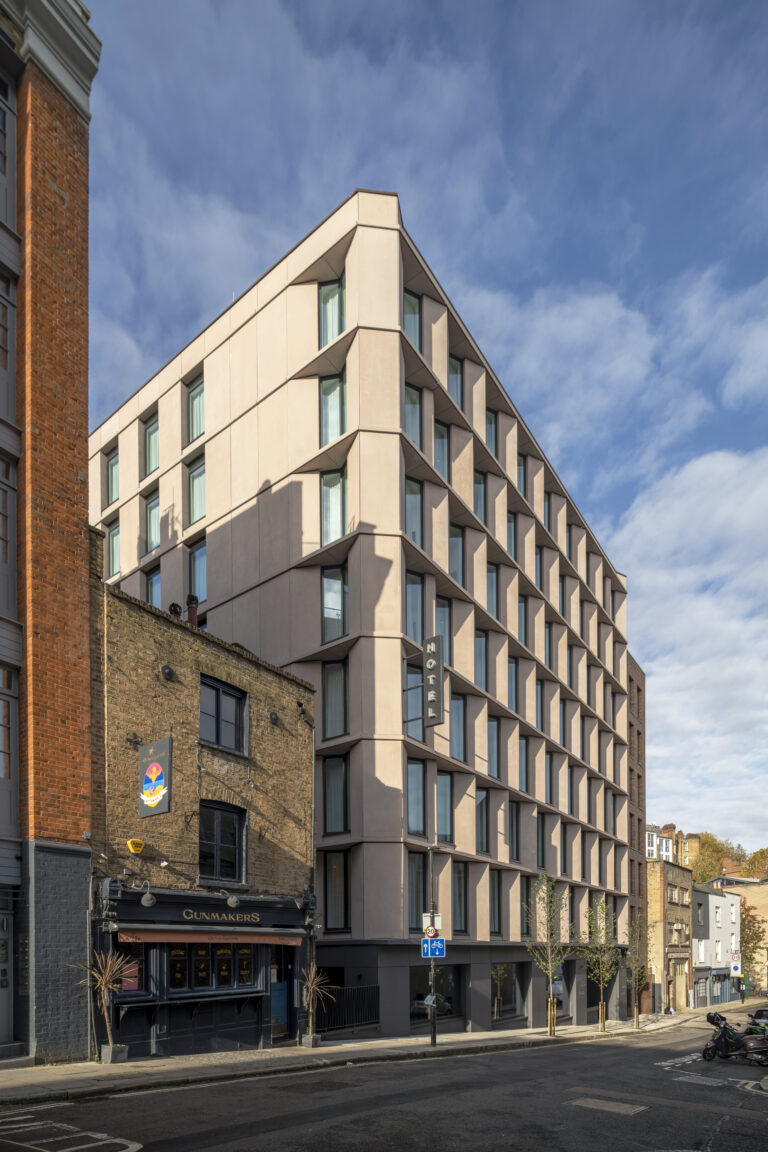 Ruby – Stella –  EXT_01